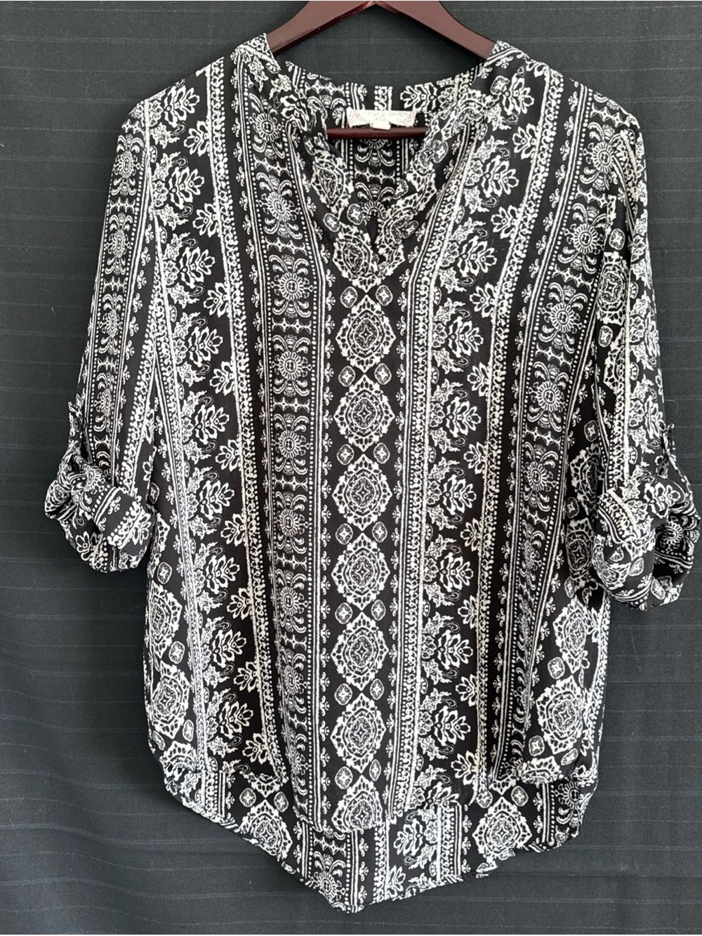 Pink Rose Black White Floral Pattern Shirt Small 3/4 Roll Tab Sleeve Lightweight